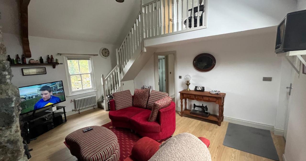 Newly Renovated Stone Cottage Located 2.5 Miles From Killarney Town Teernaboul Екстериор снимка